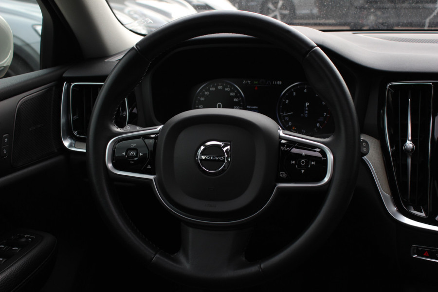 Volvo V60 2.0 T5 Inscription / Panoramadak / CarPlay / Parkeerhulp V+A / Harman Kardon / Leder / 18'' / Getint glas / Stoelverwarming / DAB / Adaptive Cruise Control