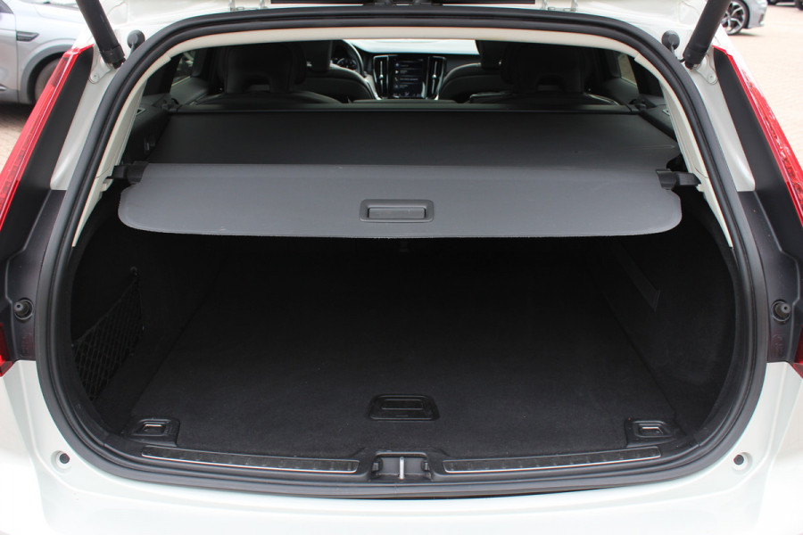 Volvo V60 2.0 T5 Inscription / Panoramadak / CarPlay / Parkeerhulp V+A / Harman Kardon / Leder / 18'' / Getint glas / Stoelverwarming / DAB / Adaptive Cruise Control