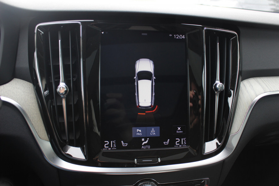 Volvo V60 2.0 T5 Inscription / Panoramadak / CarPlay / Parkeerhulp V+A / Harman Kardon / Leder / 18'' / Getint glas / Stoelverwarming / DAB / Adaptive Cruise Control