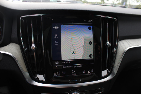 Volvo V60 2.0 T5 Inscription / Panoramadak / CarPlay / Parkeerhulp V+A / Harman Kardon / Leder / 18'' / Getint glas / Stoelverwarming / DAB / Adaptive Cruise Control