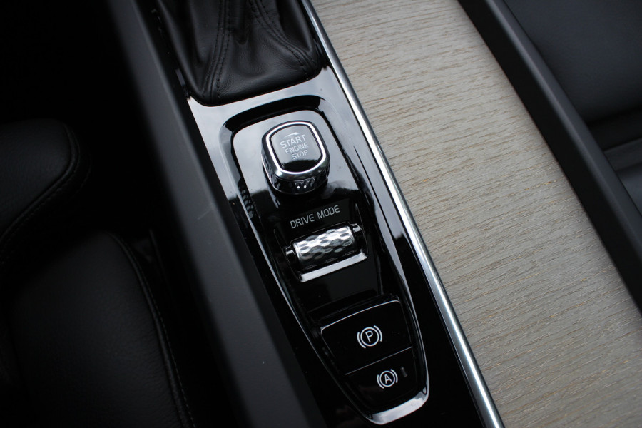 Volvo V60 2.0 T5 Inscription / Panoramadak / CarPlay / Parkeerhulp V+A / Harman Kardon / Leder / 18'' / Getint glas / Stoelverwarming / DAB / Adaptive Cruise Control