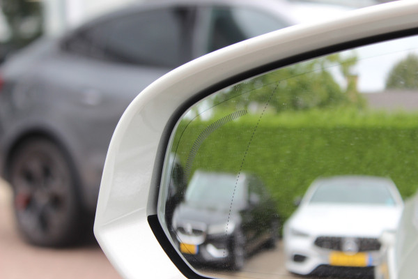 Volvo V60 2.0 T5 Inscription / Panoramadak / CarPlay / Parkeerhulp V+A / Harman Kardon / Leder / 18'' / Getint glas / Stoelverwarming / DAB / Adaptive Cruise Control