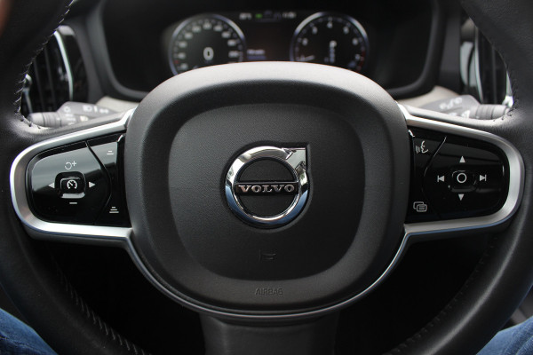 Volvo V60 2.0 T5 Inscription / Panoramadak / CarPlay / Parkeerhulp V+A / Harman Kardon / Leder / 18'' / Getint glas / Stoelverwarming / DAB / Adaptive Cruise Control