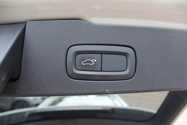 Volvo V60 2.0 T5 Inscription / Panoramadak / CarPlay / Parkeerhulp V+A / Harman Kardon / Leder / 18'' / Getint glas / Stoelverwarming / DAB / Adaptive Cruise Control