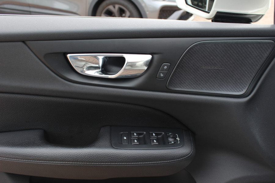 Volvo V60 2.0 T5 Inscription / Panoramadak / CarPlay / Parkeerhulp V+A / Harman Kardon / Leder / 18'' / Getint glas / Stoelverwarming / DAB / Adaptive Cruise Control