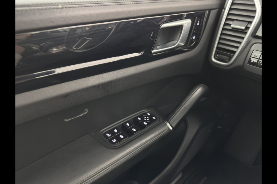 Porsche Cayenne Coupé 3.0 E-Hybrid (Plug-in) {SoH-100%} Aut. *PANO | SPORT-CHRONO | LEATHER | BOSE-AUDIO | FULL-LED | TOPVIEW | AIRSUSPENSION | DIGI-COCKPIT | HEATED-SPORTSEATS | DAB | NAVI-FULLMAP | PRIVACY-GLASS | SHIFTPADDLES | ECC | PDC | HEAD