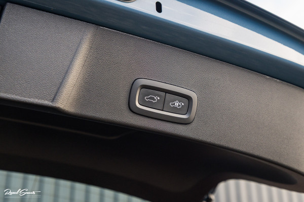 Volvo XC40 Recharge Ultimate 70 kWh | Panoramadak | Adaptieve cruise | Blis | Memory | Harman Kardon |
