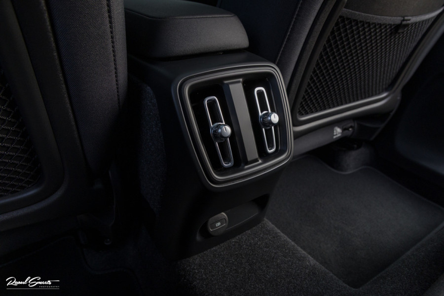 Volvo XC40 Recharge Ultimate 70 kWh | Panoramadak | Adaptieve cruise | Blis | Memory | Harman Kardon |