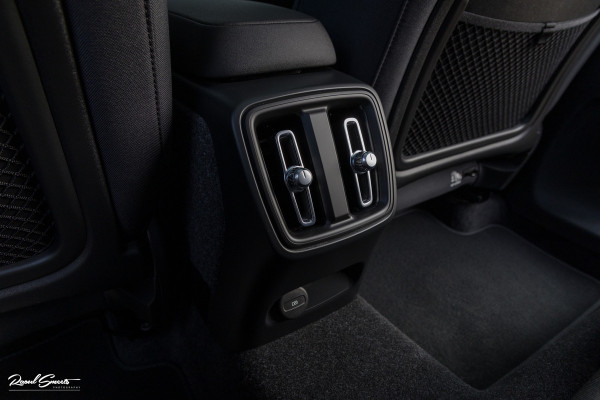 Volvo XC40 Recharge Ultimate 70 kWh | Panoramadak | Adaptieve cruise | Blis | Memory | Harman Kardon |