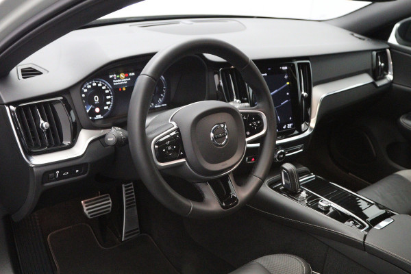 Volvo V60 2.0 T6 350 PK Recharge AWD R-Design PHEV, Panoramadak, 360 Camera, Memory