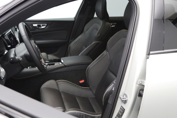 Volvo V60 2.0 T6 350 PK Recharge AWD R-Design PHEV, Panoramadak, 360 Camera, Memory