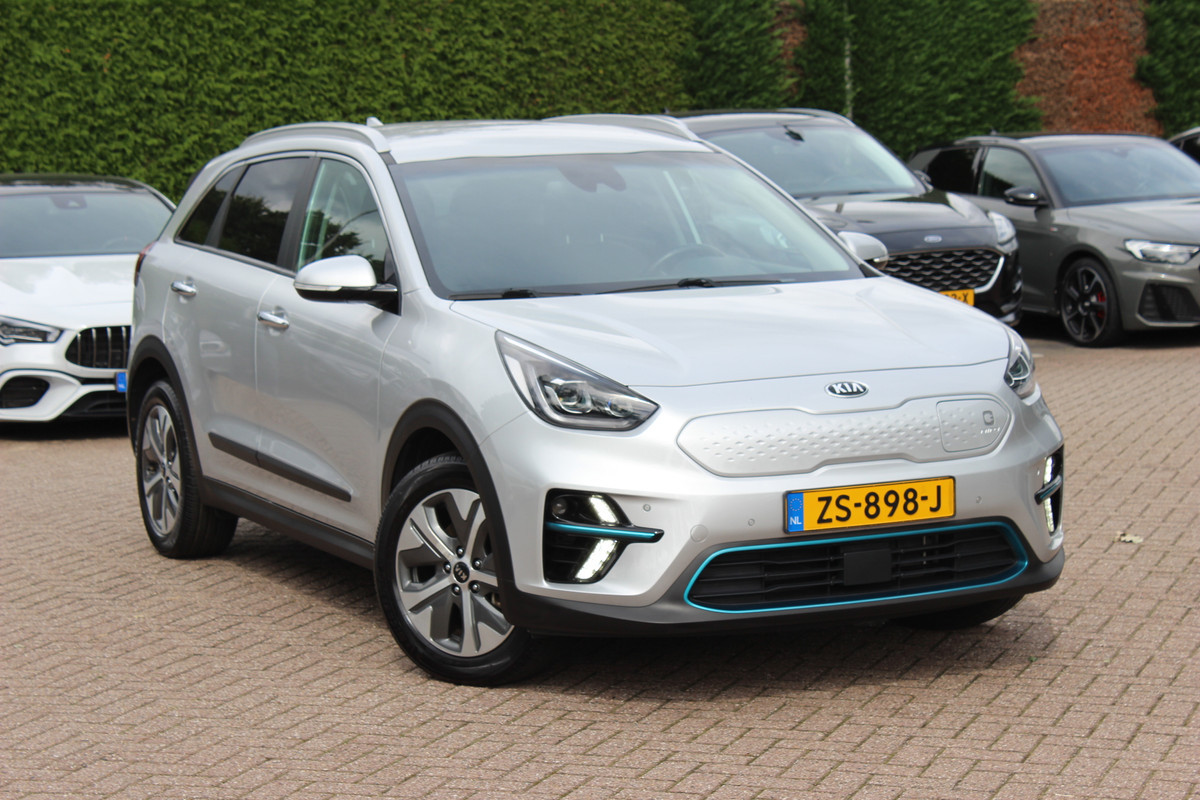 Kia e-Niro ExecutiveLine 64 kWh / SoH 95,5 % / Camera / Leder / Keyless / Stoelventilatie / Navigatie / Dodehoek / DAB / Cruise Control / Warmtepomp