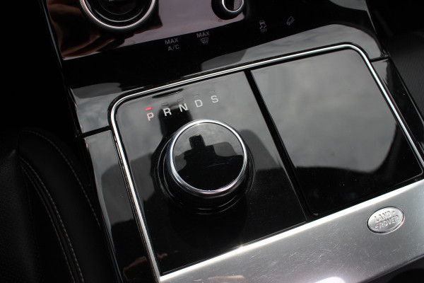 Land Rover Range Rover Velar 2.0 P300 Turbo AWD R-Dynamic SE / Trekhaak / Panoramadak / 360Camera / Luxe Leder / Meridian / 22'' / Matrix LED / Keyless / Stoel+Stuurverwarming / Dodehoek / DAB / Cruise Control
