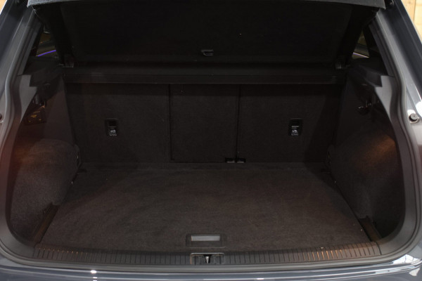 Volkswagen Tiguan 1.5 TSI R-Line *Pano*Leder*360 Camera*DCC*Trekhaak*