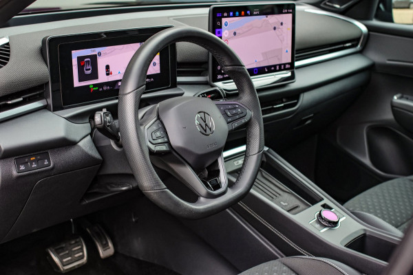 Volkswagen T-Roc 1.5 eTsi R-Line *Pano*H/K*Head-Up*360 Camera*Trekhaak*