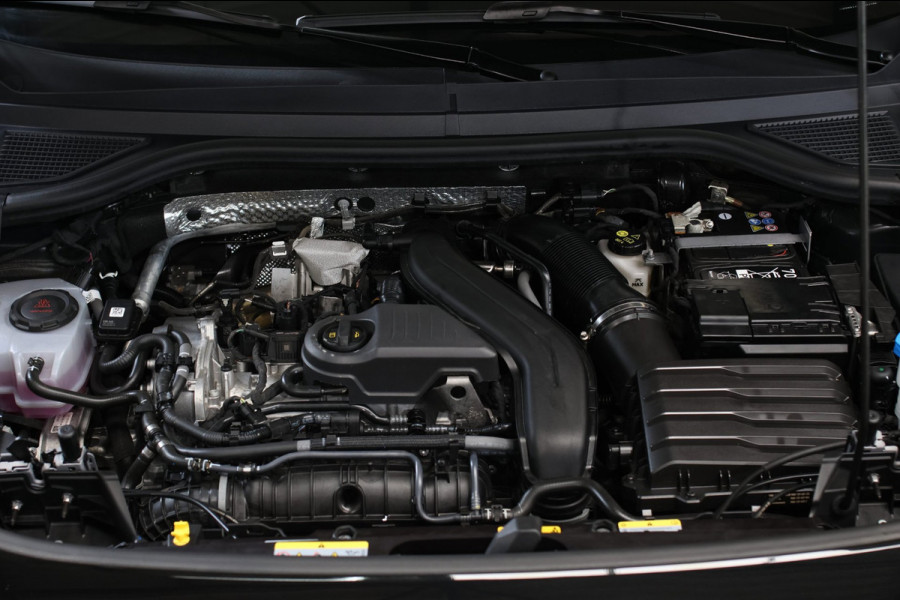 Volkswagen T-Roc 1.5 eTsi R-Line *Pano*H/K*Head-Up*360 Camera*Trekhaak*