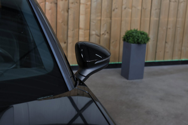Volkswagen T-Roc 1.5 eTsi R-Line *Pano*H/K*Head-Up*360 Camera*Trekhaak*