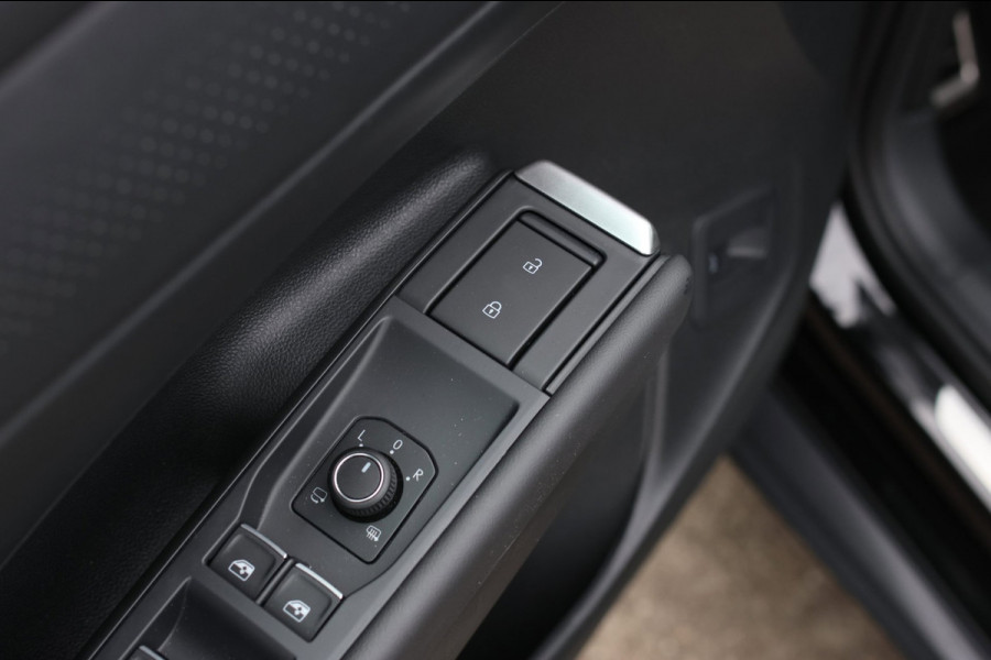 Volkswagen T-Roc 1.5 eTsi R-Line *Pano*H/K*Head-Up*360 Camera*Trekhaak*
