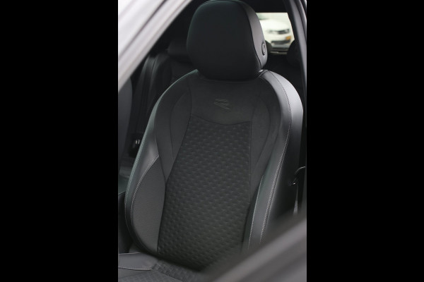 Volkswagen T-Roc 1.5 eTsi R-Line *Pano*H/K*Head-Up*360 Camera*Trekhaak*