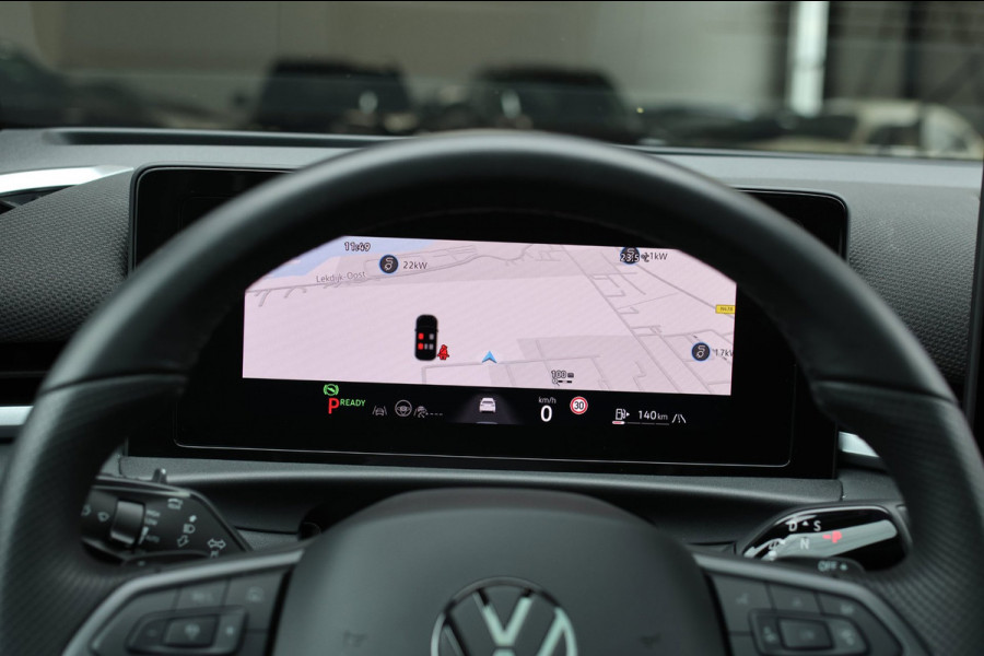Volkswagen T-Roc 1.5 eTsi R-Line *Pano*H/K*Head-Up*360 Camera*Trekhaak*