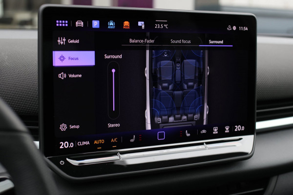 Volkswagen T-Roc 1.5 eTsi R-Line *Pano*H/K*Head-Up*360 Camera*Trekhaak*