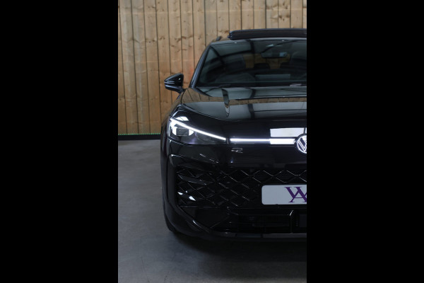 Volkswagen T-Roc 1.5 eTsi R-Line *Pano*H/K*Head-Up*360 Camera*Trekhaak*
