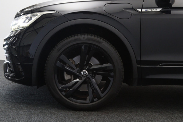 Volkswagen Tiguan 1.4 TSI eHybrid 245 R-Line Business+ PHEV, Panoramadak, Adap. Cruise Control, carplay, Sfeervelichting