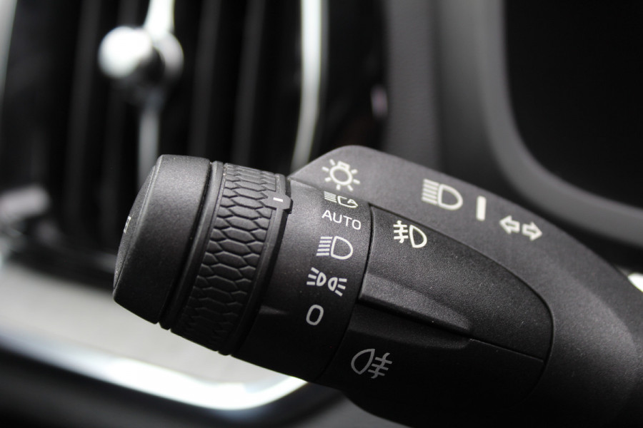 Volvo V60 2.0 B3 Inscription | Panoramadak | Trekhaak | Leder | BLIS | Navigatie