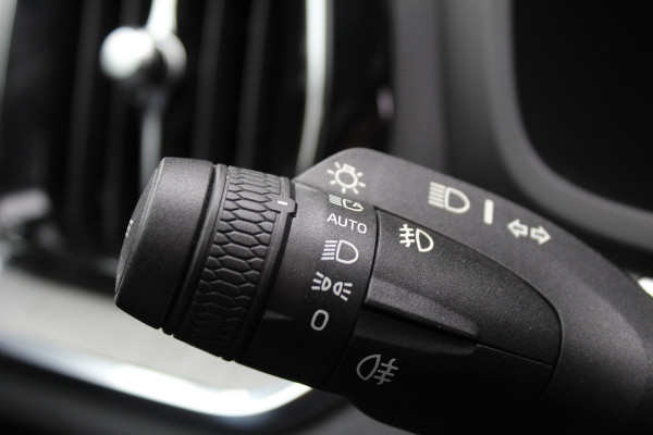 Volvo V60 2.0 B3 Inscription | Panoramadak | Trekhaak | Leder | BLIS | Navigatie
