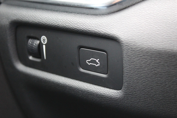 Volvo V60 2.0 B3 Inscription | Panoramadak | Trekhaak | Leder | BLIS | Navigatie