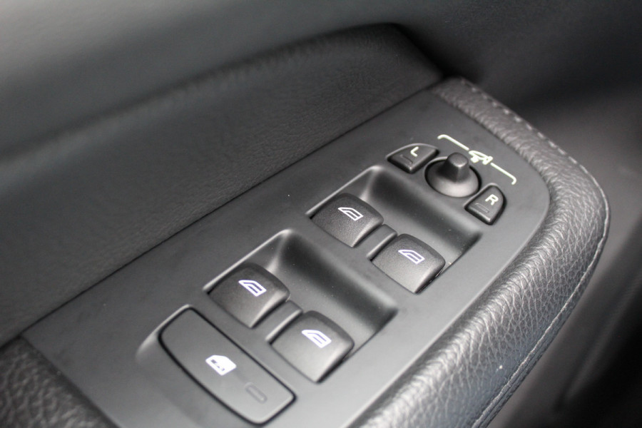 Volvo V60 2.0 B3 Inscription | Panoramadak | Trekhaak | Leder | BLIS | Navigatie