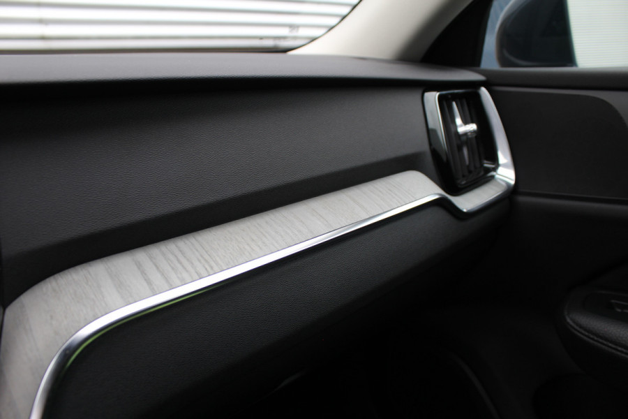 Volvo V60 2.0 B3 Inscription | Panoramadak | Trekhaak | Leder | BLIS | Navigatie