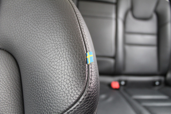 Volvo V60 2.0 B3 Inscription | Panoramadak | Trekhaak | Leder | BLIS | Navigatie