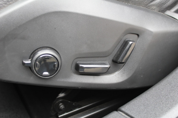 Volvo V60 2.0 B3 Inscription | Panoramadak | Trekhaak | Leder | BLIS | Navigatie