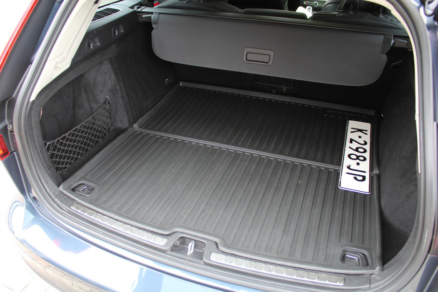 Volvo V60 2.0 B3 Inscription | Panoramadak | Trekhaak | Leder | BLIS | Navigatie