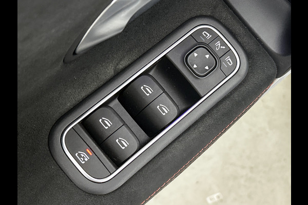 Mercedes-Benz A-Klasse 180 Business Solution AMG Lichtmetalen velgen | Navigatie | MBUX wide screen | Parking support | Inclusief 24 maanden MB Certified garantie voor Europa.