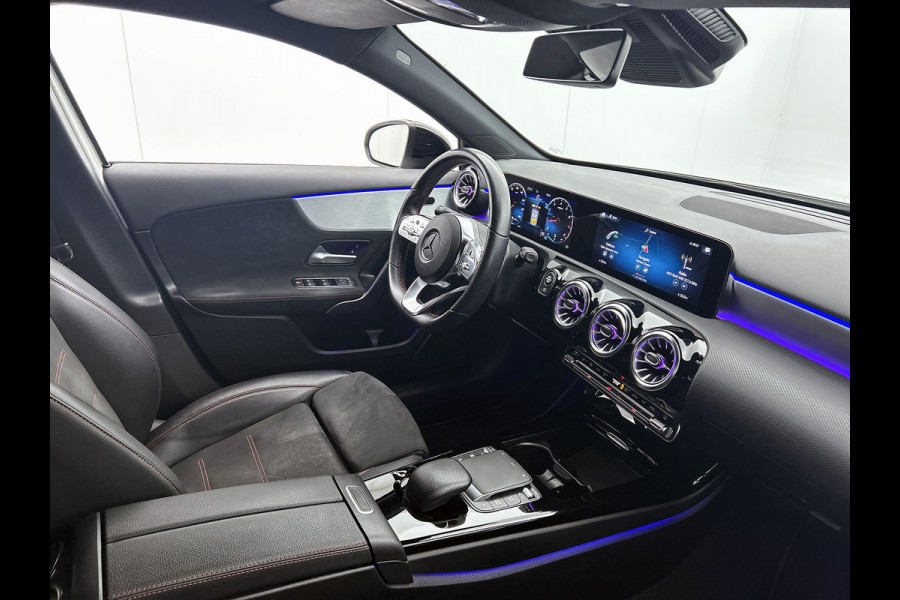 Mercedes-Benz A-Klasse 180 Business Solution AMG Lichtmetalen velgen | Navigatie | MBUX wide screen | Parking support | Inclusief 24 maanden MB Certified garantie voor Europa.