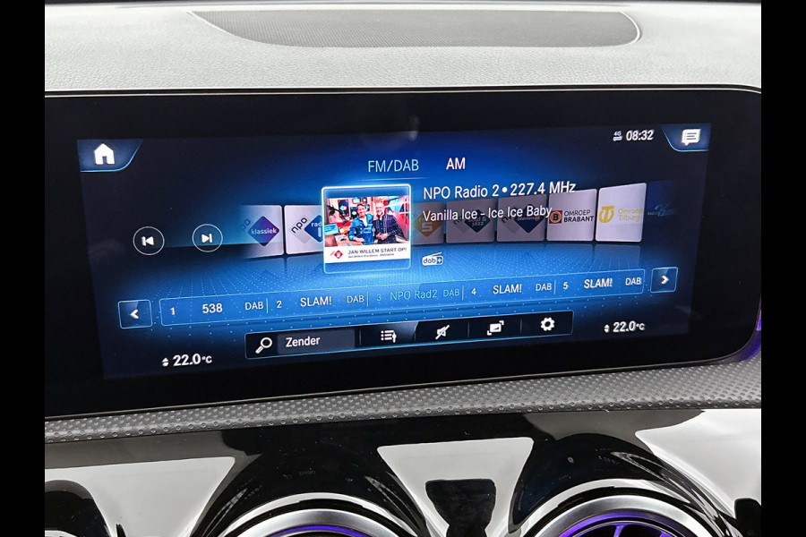 Mercedes-Benz A-Klasse 180 Business Solution AMG Lichtmetalen velgen | Navigatie | MBUX wide screen | Parking support | Inclusief 24 maanden MB Certified garantie voor Europa.