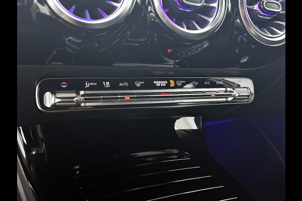 Mercedes-Benz A-Klasse 180 Business Solution AMG Lichtmetalen velgen | Navigatie | MBUX wide screen | Parking support | Inclusief 24 maanden MB Certified garantie voor Europa.