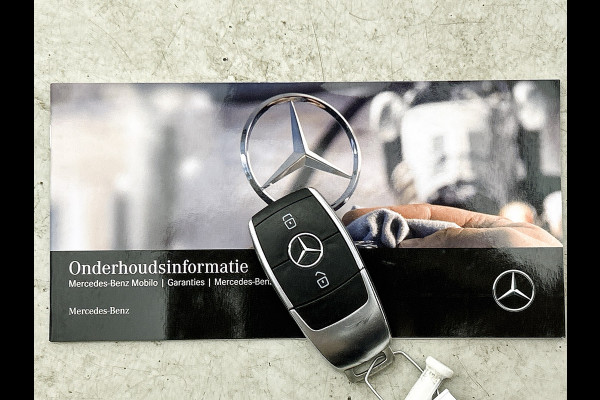 Mercedes-Benz A-Klasse 180 Business Solution AMG Lichtmetalen velgen | Navigatie | MBUX wide screen | Parking support | Inclusief 24 maanden MB Certified garantie voor Europa.