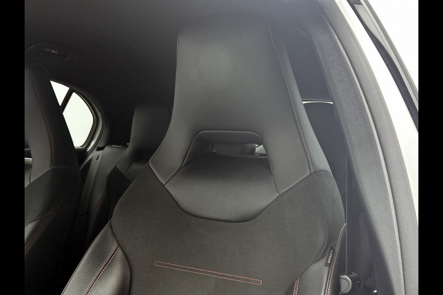 Mercedes-Benz A-Klasse 180 Business Solution AMG Lichtmetalen velgen | Navigatie | MBUX wide screen | Parking support | Inclusief 24 maanden MB Certified garantie voor Europa.