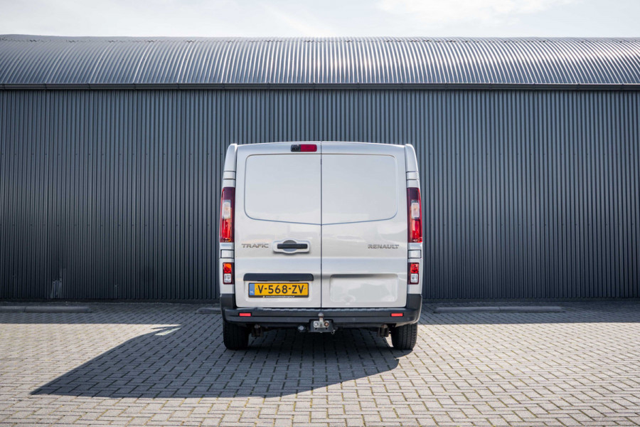 Renault Trafic 1.6 dCi 125PK L2H1 | DC 5-Zits | Camera | Cruise | Airco | Trekhaak