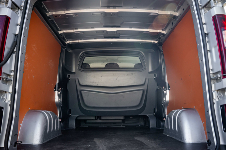 Renault Trafic 1.6 dCi 125PK L2H1 | DC 5-Zits | Camera | Cruise | Airco | Trekhaak