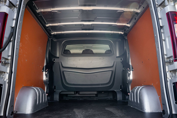 Renault Trafic 1.6 dCi 125PK L2H1 | DC 5-Zits | Camera | Cruise | Airco | Trekhaak