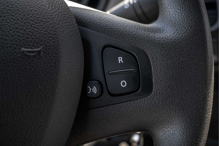 Renault Trafic 1.6 dCi 125PK L2H1 | DC 5-Zits | Camera | Cruise | Airco | Trekhaak