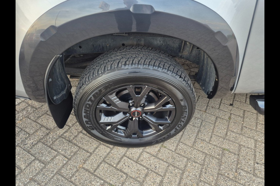 Isuzu D-max Dubbel Cab V-Cross 4WD AT XL 5 persoons Container zomer + winterset 3,5 T trekgewicht