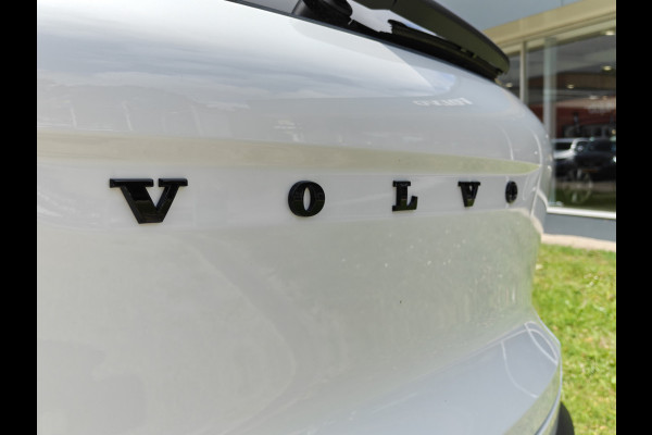 Volvo EX40 252PK Extended Range Plus Black Ed. 82 kWh | BLIS | ACC | PDC V+A | Pano | Verwarm. Stoelen/Stuur | Warmtepomp |