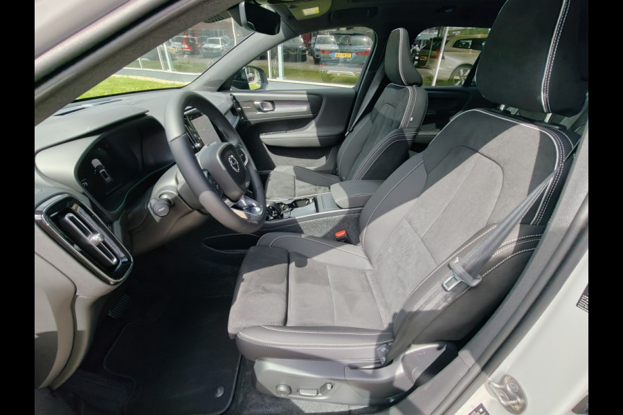 Volvo EX40 252PK Extended Range Plus Black Ed. 82 kWh | BLIS | ACC | PDC V+A | Pano | Verwarm. Stoelen/Stuur | Warmtepomp |