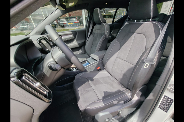Volvo EX40 252PK Extended Range Plus Black Ed. 82 kWh | BLIS | ACC | PDC V+A | Pano | Verwarm. Stoelen/Stuur | Warmtepomp |