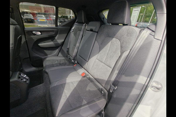 Volvo EX40 252PK Extended Range Plus Black Ed. 82 kWh | BLIS | ACC | PDC V+A | Pano | Verwarm. Stoelen/Stuur | Warmtepomp |